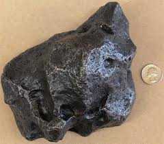 Bimba trova masso nero, si tratta di un meteorite?