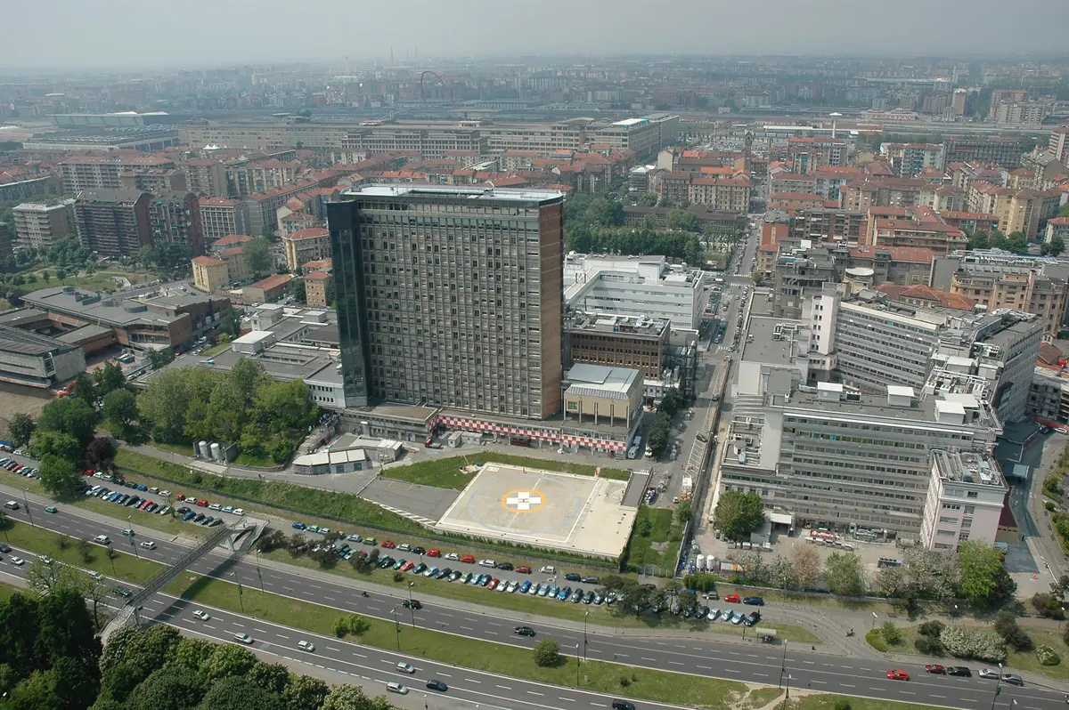 Torino, incendio all'ospedale Cto: fiamme al 4° piano, nessun ferito