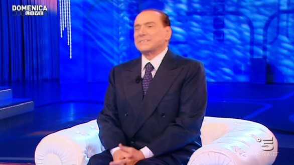 Berlusconi fiume a 'Domenica live': Tra l'Imu da abolire e l'annuncio del fidanzamento