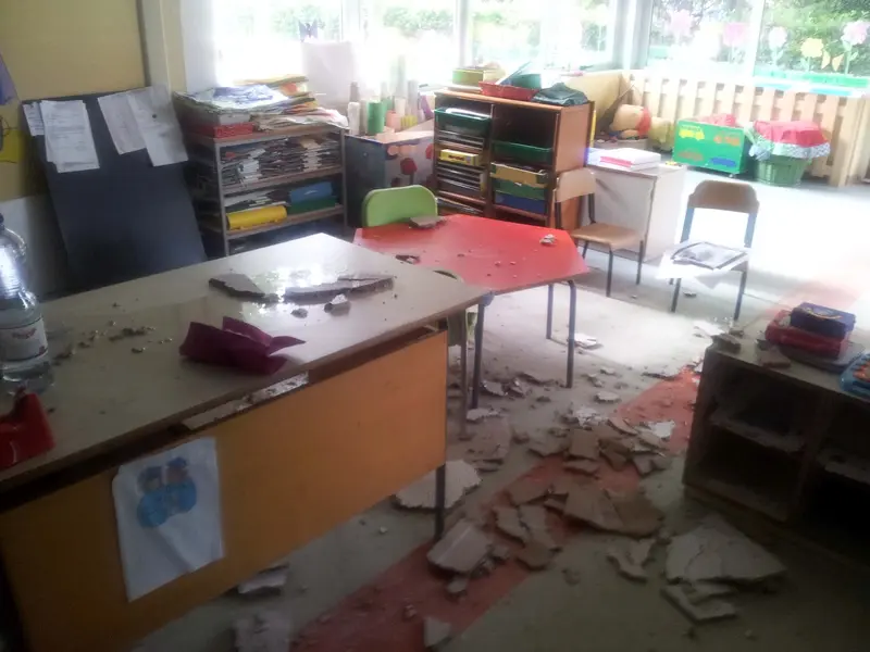 Napoli: crolla tetto scuola elementare. Quattro feriti