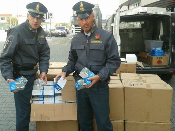 Torino, sequestrati 172 mila pezzi tra giocattoli e luci natalizie