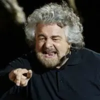 Grillo ai dissidenti del M5S: «Con me o via dal Movimento»