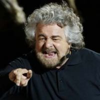 Grillo ai dissidenti del M5S: «Con me o via dal Movimento»