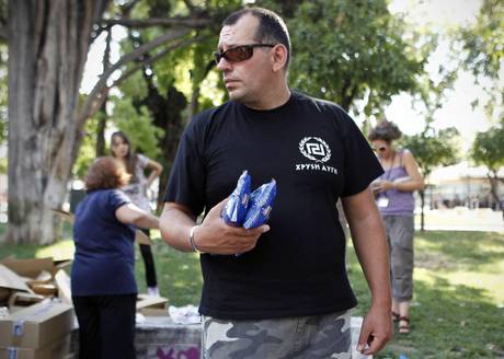 Atene, attentato a sede Alba Dorata