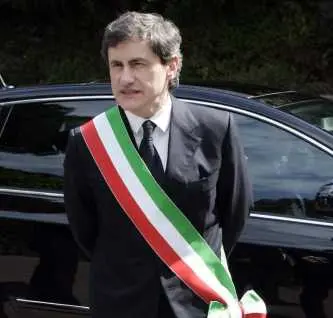 Primarie Pdl, Caldoro: «Vanno fatte di coalizione», Alemanno:«Candidare Berlusconi è irrazionale»