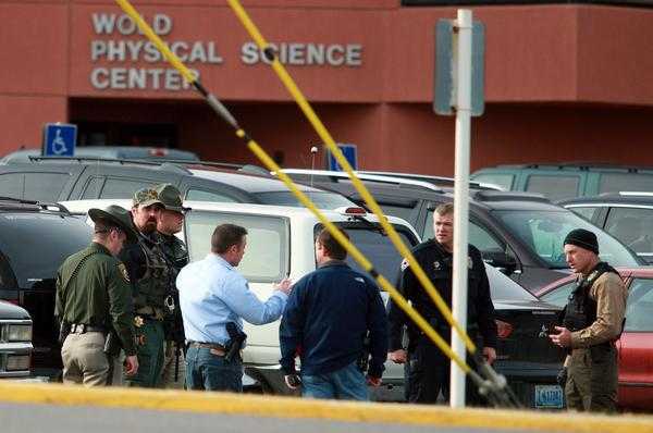 Wyoming: campus preso d'assalto con arco e frecce. Morte tre persone