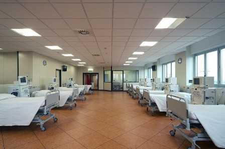 All'ospedale Pellegrini di Napoli, materassi senza letti per degenti extra