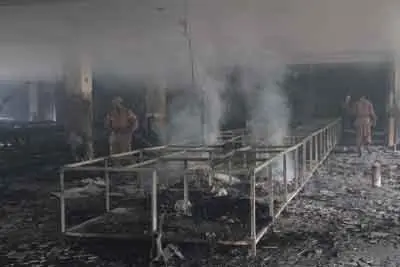 Bangladesh, incendio in una fabbrica tessile. Almeno 111 morti