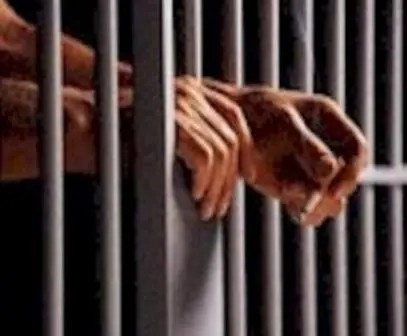 Detenuto si dà fuoco in carcere