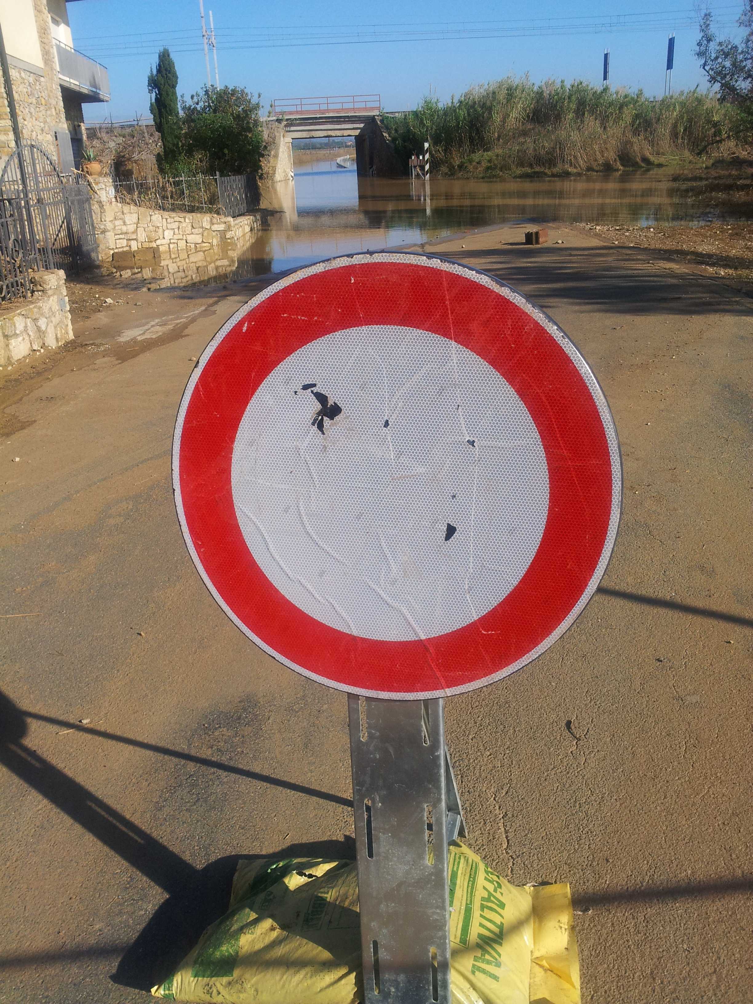 "Approfitta" dell'alluvione per tentare un omicidio