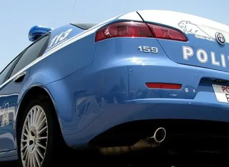 Polizia trova donna morta in un appartamento