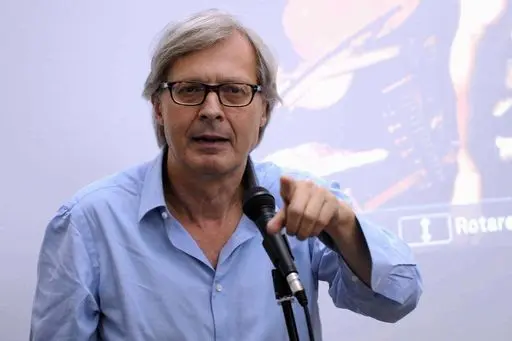 Vittorio Sgarbi si candida alle primarie del Pdl