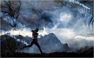 Gaza: quinto giorno di offensiva israeliana. Preannunciato l'attacco da terra entro 36 ore