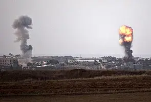 Gaza: colpita la sede del governo di Hamas durante i raid notturni