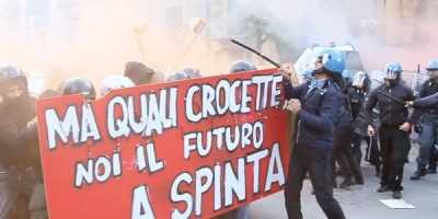 Palermo, tagli all'istruzione: scontri tra studenti e forze dell'ordine. Accuse a Crocetta