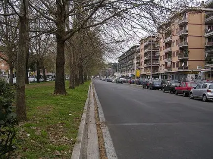 Roma: giovane uomo freddato in strada, è caccia ai killer