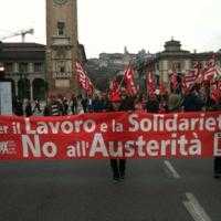 L'Italia in sciopero, violenti scontri tra manifestanti e forze dell'ordine