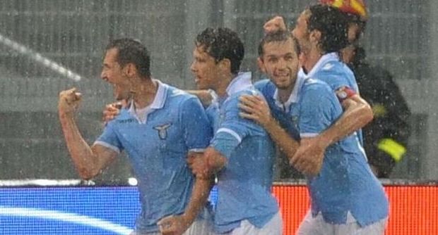 Derby della capitale: iniziale vantaggio della Roma, ma è la Lazio a portare a casa il trionfo