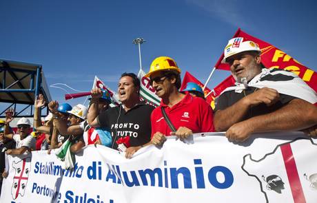 Alcoa: continuano le manifestazioni spontanee