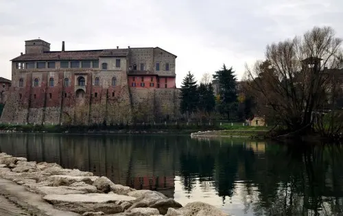 Madre e neonato nel fiume Adda: portati in salvo, ma il bimbo è grave