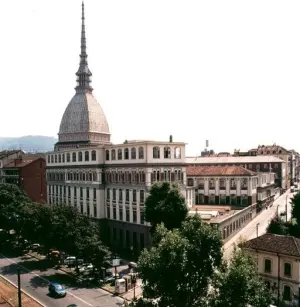 Scuola Piemonte, Saitta: "Siamo senza soldi". La soluzione? Vacanze più lunghe