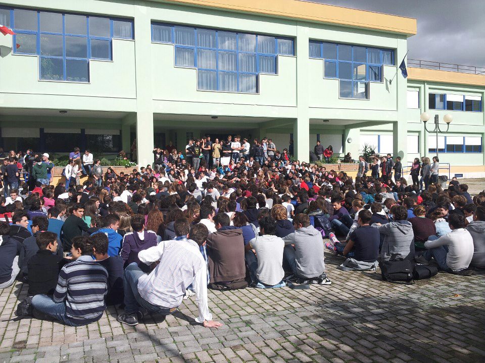 Liceo Alberti: il Preside si arrende, revocata la sospensioni ai candidati al consiglio d'istituto