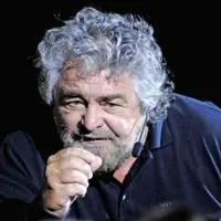 Grillo contro la televisione: «I talk show uccidono». Alla Salsi: «La celebrità il tuo punto G»