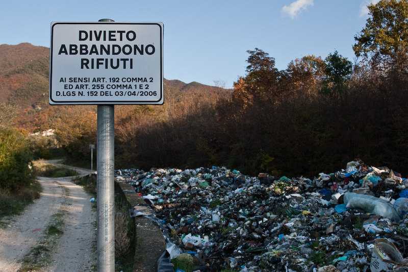 UE: l'Italia potrebbe essere multata di 56 Mln di Euro per la pessima gestione dei rifiuti