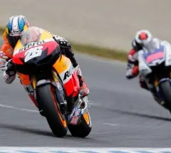 Pioggia e bandiere rosse a Sepang, vincono Pedrosa, De Angelis e Cortese