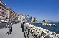 Napoli, 19enne accoltellato sul lungomare