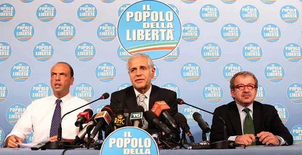 Pirellone, Passa la linea dura della Lega: Avviso di sfratto per Formigoni