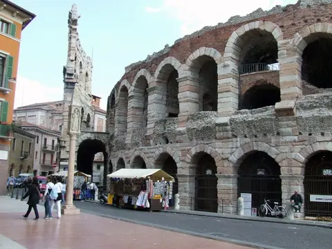 Verona: ragazzo autistico 19enne scambiato per spacciatore. La madre accusa le forze dell'ordine