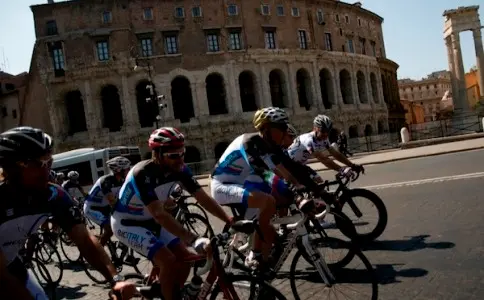 Roma, domenica blocco del traffico. In bici da Caracalla ai Castelli per la Granfondo