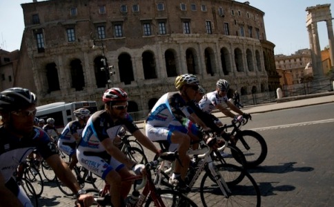 Roma, domenica blocco del traffico. In bici da Caracalla ai Castelli per la Granfondo