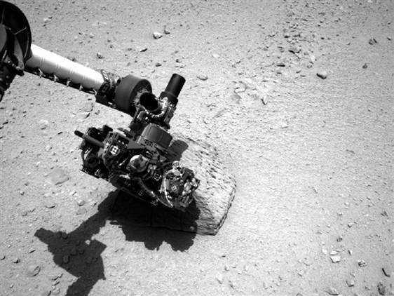 Curiosity trova misterioso oggetto luminoso su Marte, potrebbe essere plastica