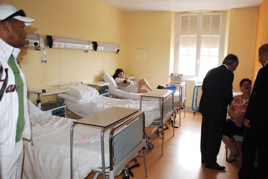 Il punto- nascita dell'Ospedale di Sanremo all'avanguardia : solo il 15%delle nascite con il cesareo