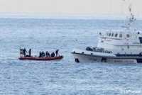 Tragedia in Spagna, marinaio napoletano inghiottito dal mare, il giallo continua
