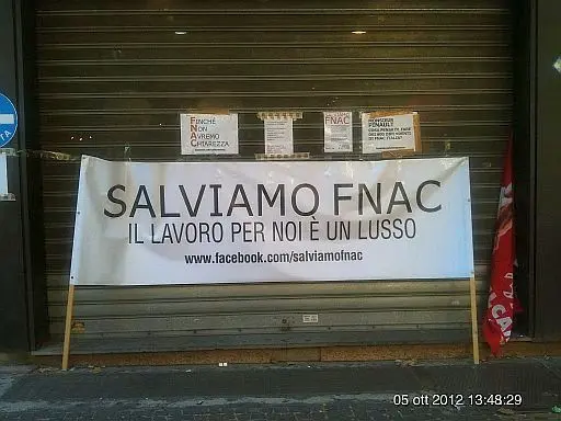 Napoli: Solidarietà ai lavoratori di FNAC