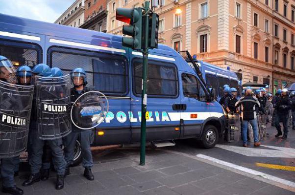 Manifestazione studenti: scontri e cariche questa mattina