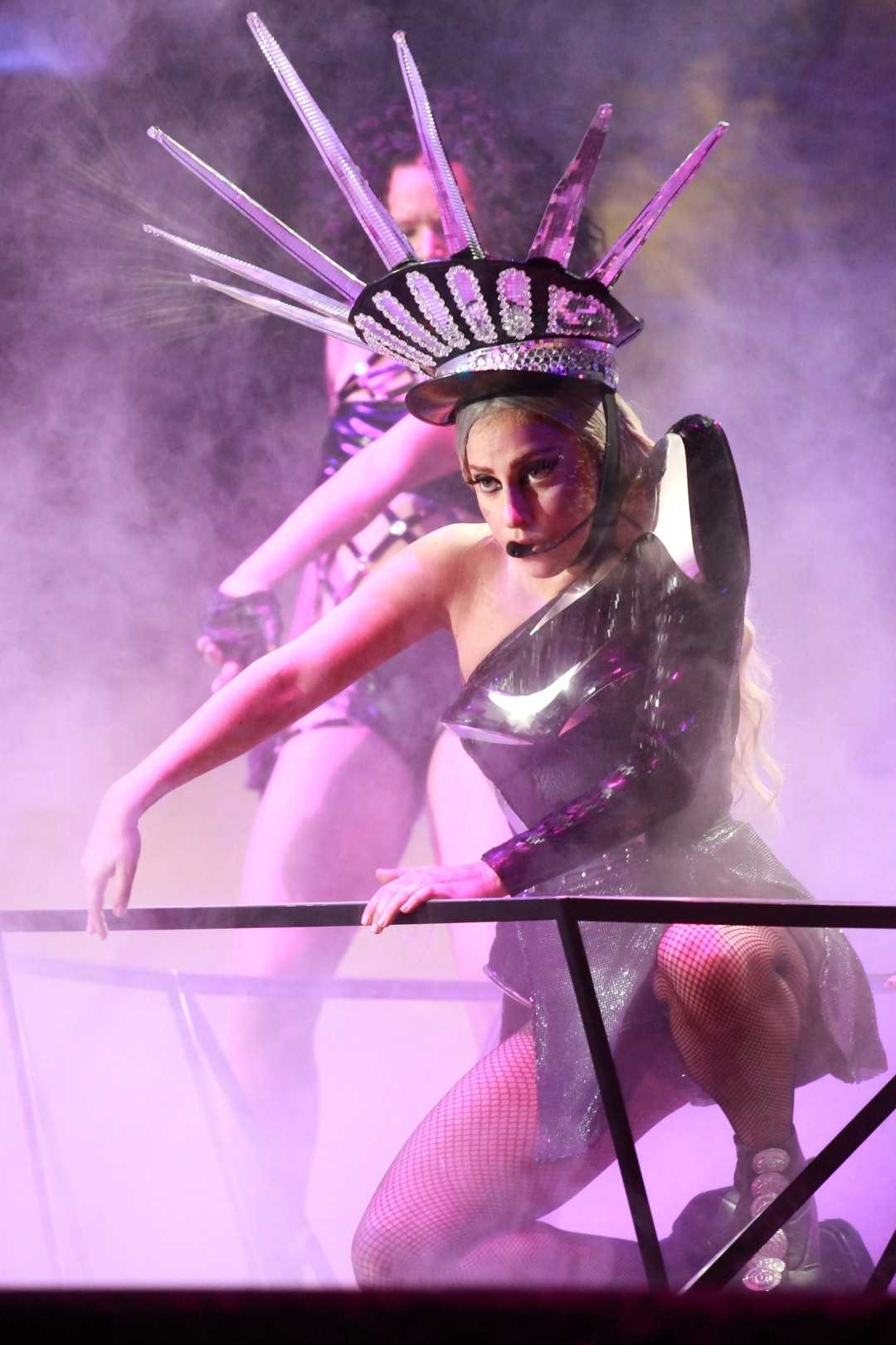 Lady GaGa conquista Milano con il pop - art show  Born This Way Ball