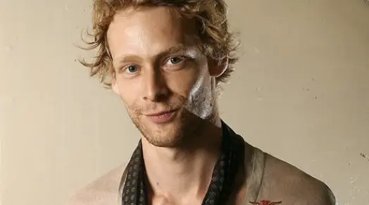 Morto Johnny Lewis: attore in "Sons Of Anarchy" ed "O.C.". Prima di morire avrebbe ucciso un'anziana