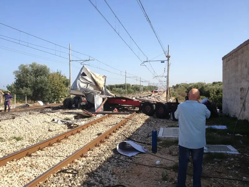 Treno deraglia a Brindisi: 18 feriti ed un morto