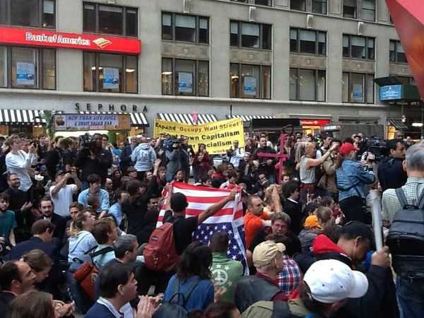 NY, manifestazione indignati. Tafferugli davanti al New York Stock Exchange