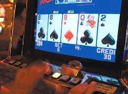 ALI - Gruppo Donne: "Sale da gioco, slot machine e video poker - più potere ai sindaci"