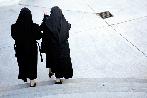 Suora rapinata: ladro con coltello si arrabbia perchè ha solo 20 Euro