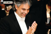 Torna sui banchi di scuola Andrea Bocelli, intenzionato a perfezionarsi