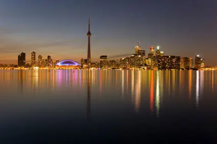 Canada: torso umano nascosto in una valigia che galleggiava sul lago Ontario