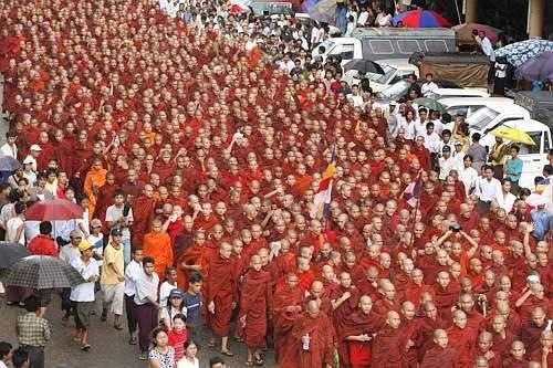 Birmania: la nuova rivoluzione dei monaci buddisti