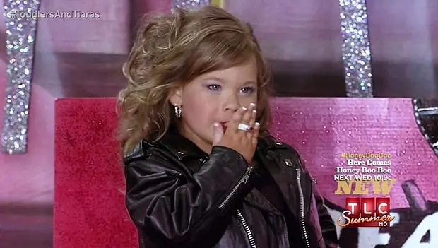 USA: bambina di 4 anni fuma in show televisivo