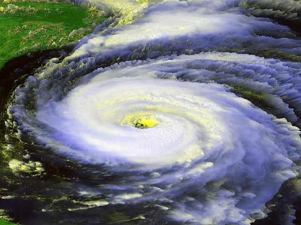 Ore di ansia in America per "Isaac", temibile tempesta tropicale